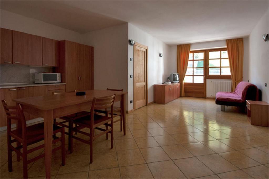 Residence Le Orchidee Bormio Rom bilde
